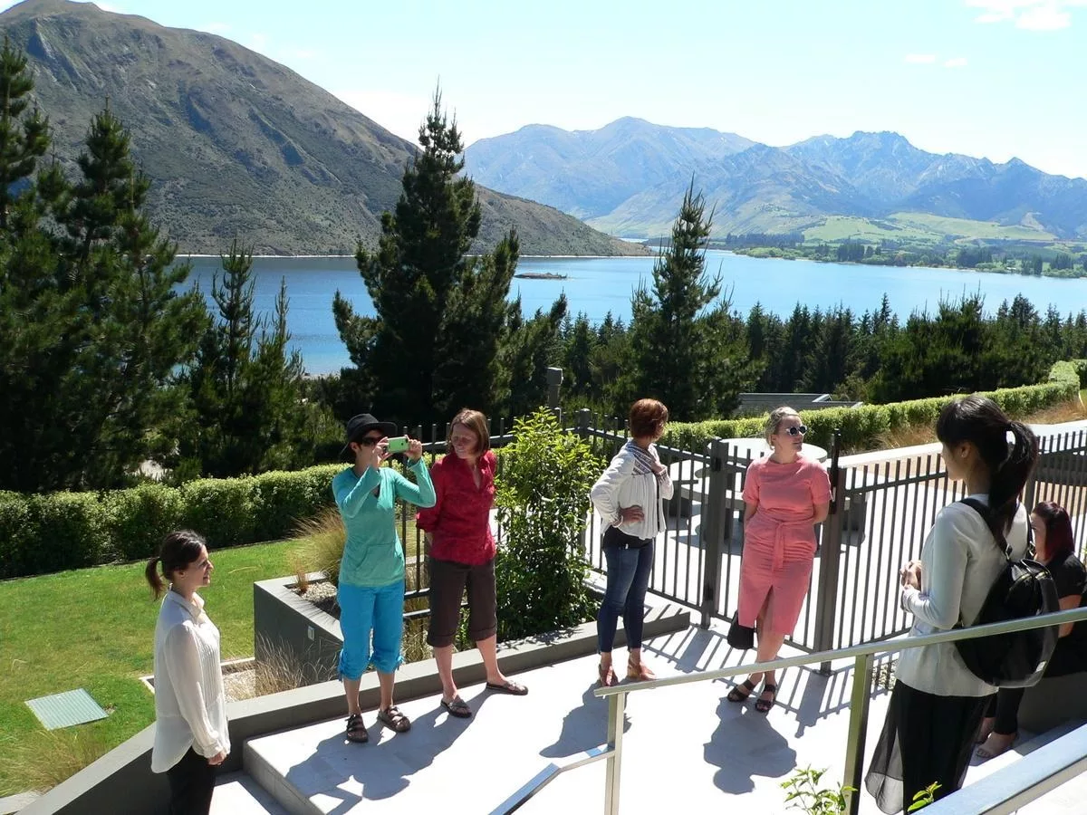 A w nz southern site visit the dacha wanaka by eliska 05