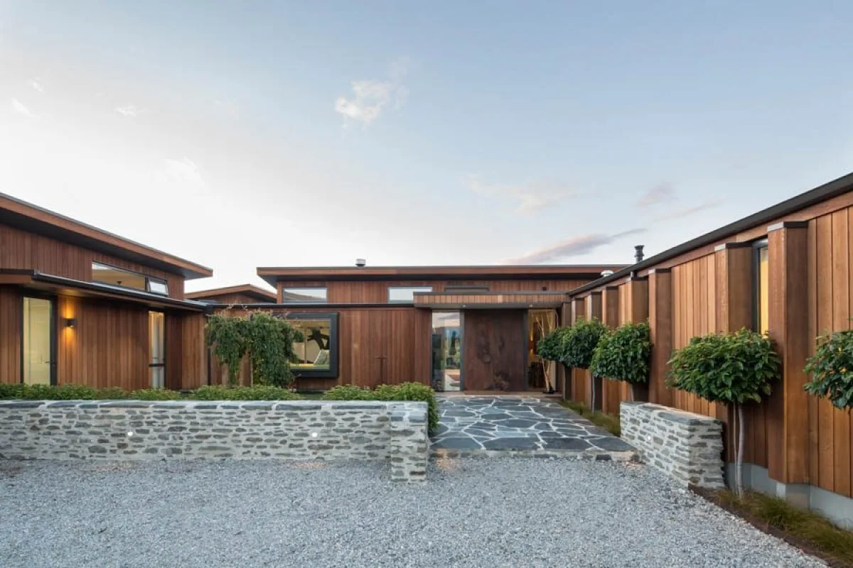 Salmond Architecture Lake Hayes House Abbiss entry courtyard